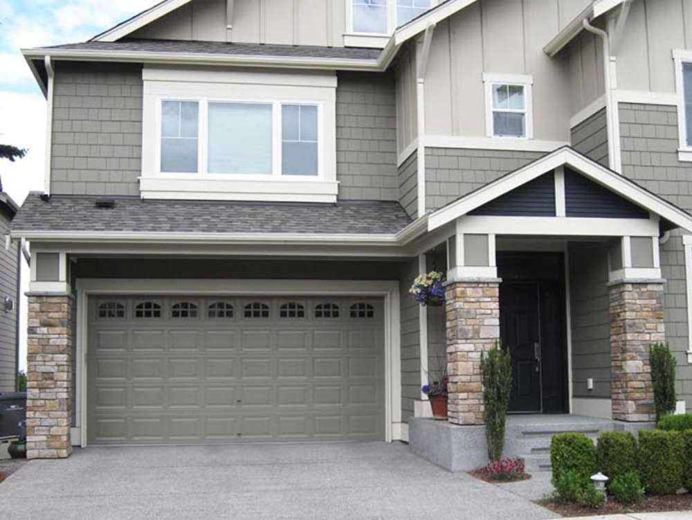 House with a garage 